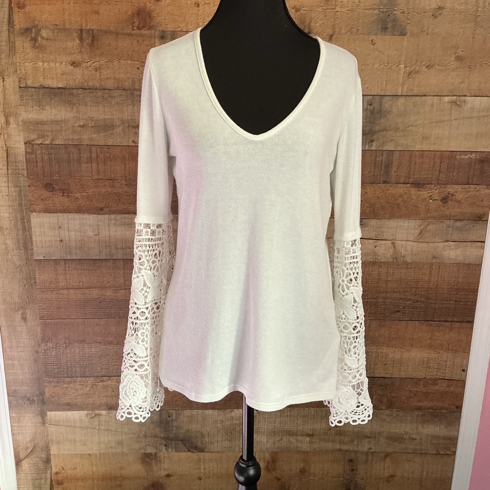 CROCHET White House Black Market White BOHOBalloon Sleeve Lightweight sweater